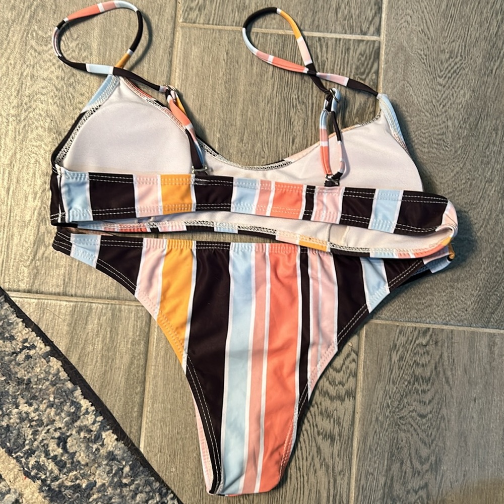 Bikini set bundle - Picture 3 of 6